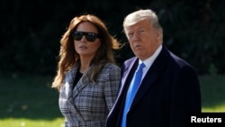 Predsednik Donald Tramp i prva dama Melanija Tramp uoči puta u Pitsburg (Foto: REUTERS/Joshua Roberts)