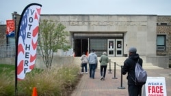 Građani Merilenda glasaju na biračkoj lokaciji za rano glasanje na univerzitetu Morgan Stejt, u Baltimoru, 27. oktobra 2020.