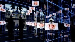 El TV Sero de Samsung Sero en exposición en la feria tecnológica.