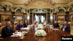 Членови на американската и руската делегација на разговорите во Ријад, 18 февруари 2025 година