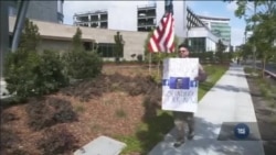 Марк Цукерберг намагається відновити репутацію Facebook перед своїми акціонерами. Відео