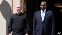 لوید آستین و یوآف گالانت، وزیران دفاع آمریکا و اسرائیل (آرشیو)