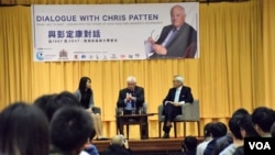 前港督彭定康與香港大專學生對話。 (美國之音湯惠芸攝）