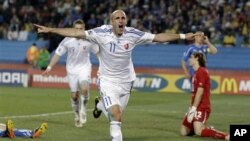 Joie débordante du Slovaque Robert Vittek après son second but contre l'Italie