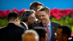 Matthew Pottinger, viceasesor de Seguridad Nacional, llega a la ceremonia de apertura del Foro de la Franja y la Ruta en el Centro Nacional de Convenciones de China (CNCC) en Beijing, el domingo, 14 de mayo de 2017.
