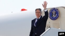 美國國務卿布林肯在參加在意大利舉行的七國集團外長峰會後登上專機。(2024年4月17日)