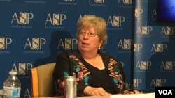 資料照片：美中經濟與安全審查委員會的主席凱洛琳·巴塞洛繆(又譯：白嘉玲)（美國之音莉雅拍攝） 