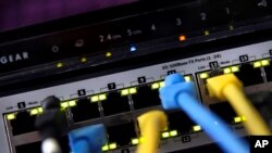 Serangan siber oleh peretas asing telah melumpuhkan Pusat Data Nasional di Indonesia dan peretas meminta sejumlah uang tebusan (foto: ilustrasi). 