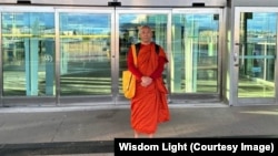 ရွှေဝါရောင်ဆရာတော် အရှင်နတ်ဇော နိုင်ငံရေးအကျဉ်းသားဟောင်း ဆရာတော်ဦးပညာဇောတ။
