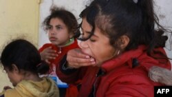 Raseljena palestinska djeca u Rafi, na jugu Pojasa Gaze (Foto: MOHAMMED ABED / AFP)