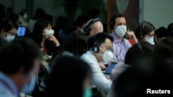 記者在中國外交部舉行的例行記者會上。（2020年3月18日）