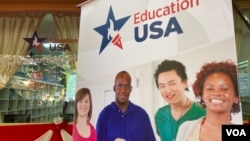 មជ្ឈមណ្ឌលផ្តល់ប្រឹក្សាពីការអប់រំនៅសហរដ្ឋអាមេរិក EducationUSA ថ្មី បើកដំណើរការ ក្នុងទីតាំងសាកលវិទ្យាល័យបញ្ញាសាស្ត្រកម្ពុជាក្នុងខេត្តសៀមរាប ខែមករា ឆ្នាំ២០២១។ (ហ៊ាន សុជាតា/វីអូអេ)