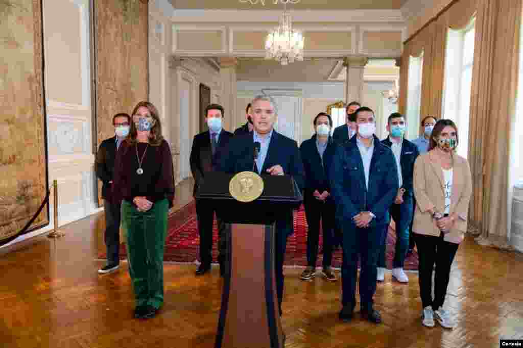 En el quinto día de protestas que en algunas ciudades se volvieron violentas, el presidente de Colombia, Iván Duque, pidió retirar el proyecto de reforma tributaria que propuso para ayudar a paliar la crisis económica agravada por la pandemia de covid.