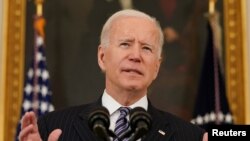 El presidente estadounidense, Joe Biden, se dirige a la nación desde la Casa Blanca, el 6 de abril de 2021.