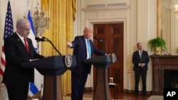 Рішення про санкції США щодо Міжнародного кримінального суду збіглися з візитом у Вашингтон ізраїльського прем’єр-міністра Беньяміна Нетаньягу, щодо якого суд видав ордер на арешт 2023р. Фото: AP/Evan Vucci