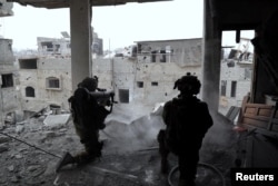 Izraelski vojnici tokom operacija protiv palestinske islamističke grupe Hamas, na lokaciji predstavljenoj kao Gaza, na fotografiji koju su objavile Izraelske odbrambene snage (IDF) 16. novembra 2023.