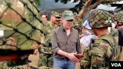 Juan Manuel Santos promueve el Plan de Consolidación con el que asegura llevará seguridad a las regiones más violentas del país.