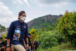Menparekraf Sandiaga Uno mengunjungi Nglanggeran. (Foto: Courtesy/Kemenparekraf)