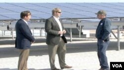 William Paddock, asesor de sostenibilidad, ayuda a coordinar operaciones ecológicas en empresas lucrativas.