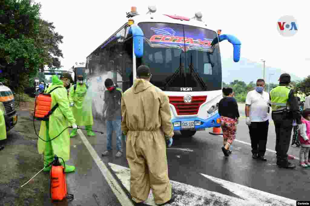 Los migrantes venezolanos expresan que es insostenible la situación, por falta de trabajo, alimentación y techo, lo que los ha obligado a retornar a su país.