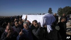 Семејството на Хамза, потврди дека израелски бедуин бил заложник од Хамас заедно со неговиот татко - израелската војска соопшти во петокот. 