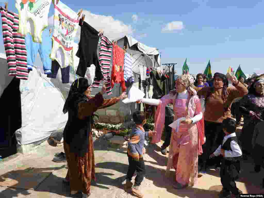 Jinên Efrînê di Çalakiya 8ê Adarê da