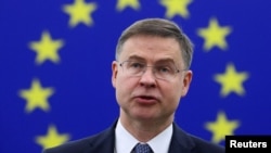 Yevropa Komissiyasi raisi o'rinbosari Valdis Dombrovskis e'lon qilishicha, falastinliklar uchun yuborilayotgan ko'mak egasini topmoqda, XAMASga bormayapti 