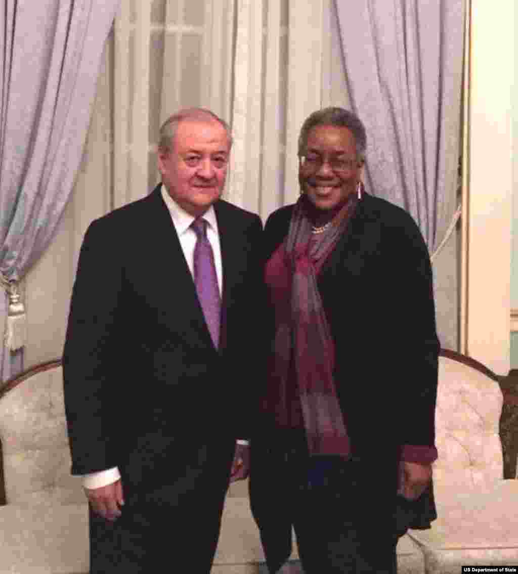 O'zbekiston Tashqi ishlar vaziri Abdulaziz Komilov AQShning Toshkentdagi elchisi Pamela Spratlen bilan, Vashington, 19-yanvar, 2016