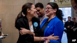 Demokratske predstavnice u Kongresu Aleksandrija Okasio Kortez i Rašida Tlaib koje su se našle prozvanim u Trampovim tvitovima