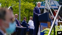 拜登总统在海岸警卫队学院的毕业典礼上发表演讲。（2021年5月19日）