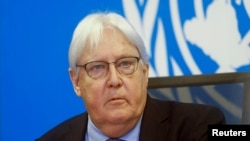 Martin Griffiths, Naibu Katibu Mkuu wa Masuala ya Kibinadamu na Mratibu wa Misaada ya Dharura, akitoa maelezo kwa waandishi wa habari kuhusu njaa na hali ya kibinadamu huko Mogadishu. September 5, 2022. REUTERS/Feisal Omar.