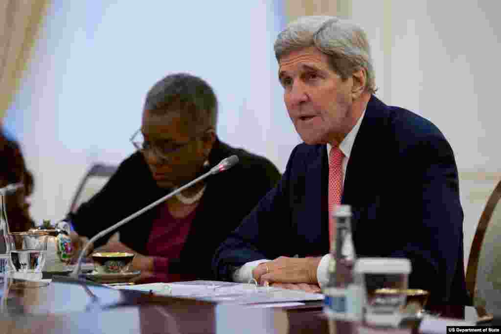 AQSh Davlat kotibi Jon Kerri O'zbekiston rahbari Islom Karimov bilan muzokarada