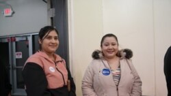 Yolanda Moñiz vino con su esposo y dos amigas. Es la segunda vez que hace caucus y la cuarta que vota.