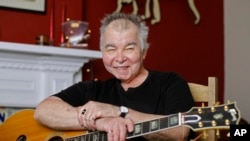 John Prine akiwa ofisini kwake mjini Nashville, Jimbo la Tennessee, Juni 20, 2017.