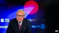 ཨུ་རུ་སུའི་ཕྱི་སྲིད་བློན་ཆེན་གཞོན་པ་སེར་གྷི་རབ་ཁོབ།