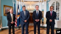 资料照片：美国国务卿安东尼·布林肯2023年9月26日在美国国务院会见马绍尔群岛外交和贸易部长杰克·阿丁、帕劳总统苏朗格尔·惠普斯和密克罗尼西亚总统韦斯利·西米纳。