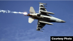 台灣2019年5月30日舉行“聯合灘岸殲敵作戰實彈射擊”演習，台灣空軍F-16戰機發射熱焰彈後脫離目標區。 （台灣國防部）