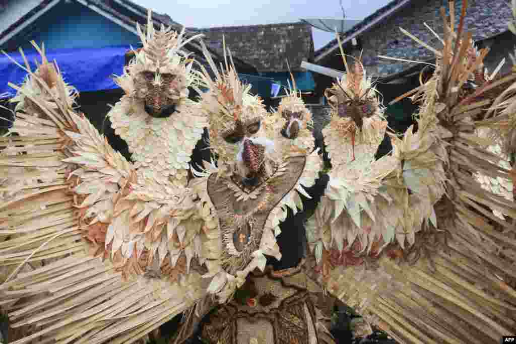 Dancers pose before performing at the Five Mountains Folk Festival, started by farmers on the slopes of Mount Merapi Merbabu, in Magelang, Central Java.