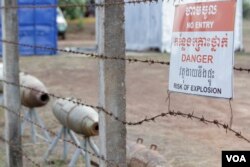 ទីតាំង​ហាម​ចូល​នៅ​វិទ្យាស្ថាន​បច្ចេក​ទេស​ សកម្មភាព​កម្ចាត់​មីន​របស់​ស៊ីម៉ាក់ ​នៅ​ក្នុង​ខេត្តកំពង់ឆ្នាំង កាលពីថ្ងៃទី៣១ ខែមីនា ឆ្នាំ២០១៧។ (ស៊ុន ណារិន/VOA)