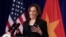 Phó tổng thống Hoa Kỳ Kamala Harris họp báo tại Hà Nội vào ngày 26/8/2021 trước khi rời khỏi Việt Nam. 