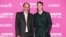 Sutradara Luca Guadagnino (kiri) dan aktor Drew Starkey berfoto dalam penayangan perdana film "Queer" di Festival Film London, 17 Oktober 2024 di London. (Foto: Scott A. Garfitt/Invision/AP)