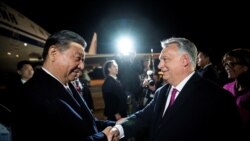 習近平抵達匈牙利示威群眾抗議“獨裁者”到訪