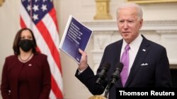 El presidente de los Estados Unidos, Biden, participa en un evento de respuesta al coronavirus en la Casa Blanca en Washington, el 21 de febrero del 2021. 