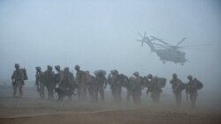 ARHIVA - Američki marinci Drugog bataljona čekaju helikoptere u provinciji Helmand, u junu 2009.