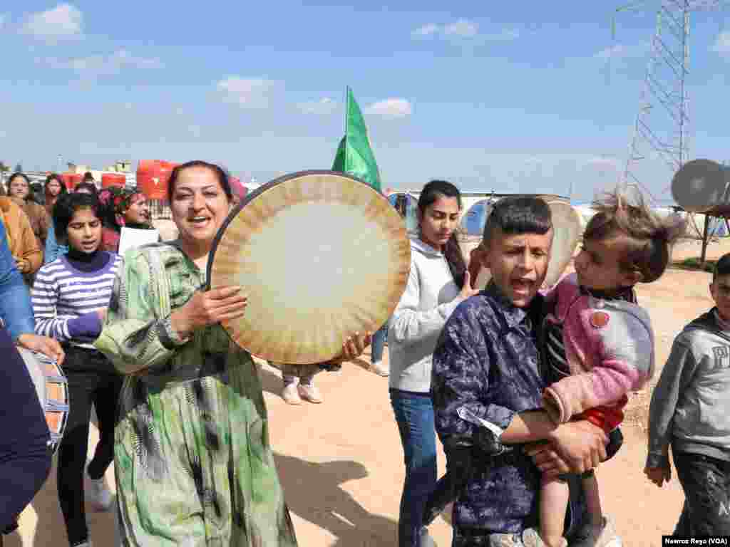 Jinên Efrînê di Çalakiya 8ê Adarê da