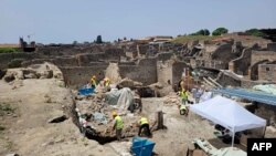 محل کشف نقاشی دیواری که در ابتدا گمان می‌رفت تصویر یک پیتزا در سینی باشد