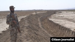 د پوځ چارواکي واېې داسي توقع ده چې ددغه خندق د کیندلو کار به په راتلونکې میاشتي کې پای ته ورسیږي.