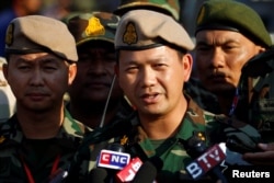 រូបឯកសារ៖ លោក​ឧត្តម​សេនីយ៍​ឯក​ ហ៊ុន​ ម៉ាណែត ​នាយ​រង​សេនា​ធិការ​ចម្រុះ​នៃ​កង​យោធពល​ខេមរភូមិន្ទ ថ្លែងនៅក្នុងកម្មវិធីប្រកួតកីឡាមួយនៅរាជធានីភ្នំពេញ កាលពីថ្ងៃទី១១ ខែមករា ឆ្នាំ២០១៨។