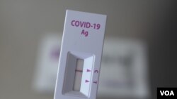 រូបឯកសារ៖ ឧបករណ៍​តេស្ត​រហ័ស​អង់ទីហ្សែន​កូវីដ-១៩ រាជធានី​ភ្នំពេញ ថ្ងៃទី១៦ ខែតុលា ឆ្នាំ២០២១។ (ហ៊ាន សុជាតា/វីអូអេ)