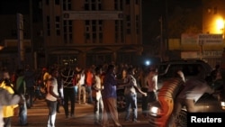 Les manifestants scandent des slogans contre la garde présidentielle à Ouagadougou, au Burkina Faso, 16 Septembre, 2015. 